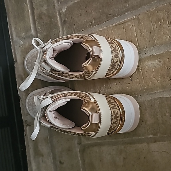 Michael Kors Sneakers - Picture 4 of 6